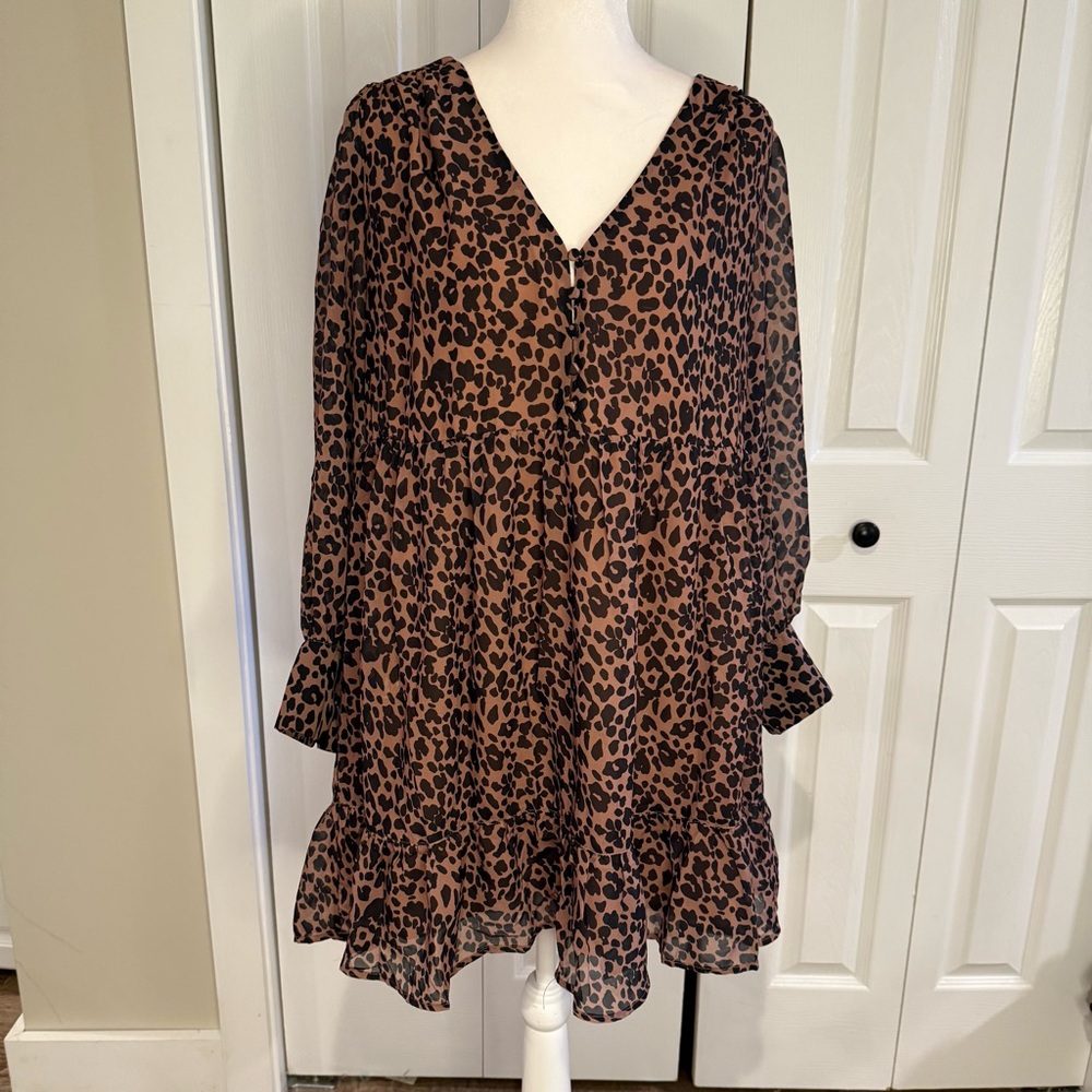 Lulus, Leopard Print V-Neck relaxed fit Dress, Size L - Picture 2 of 14